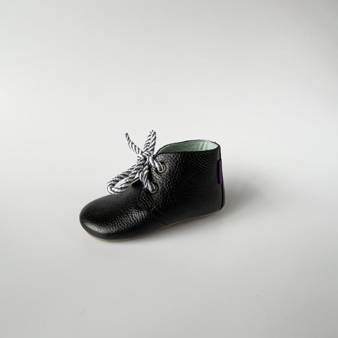 Ashort video showing the shoe all the way around, including the flexibility of the sole.